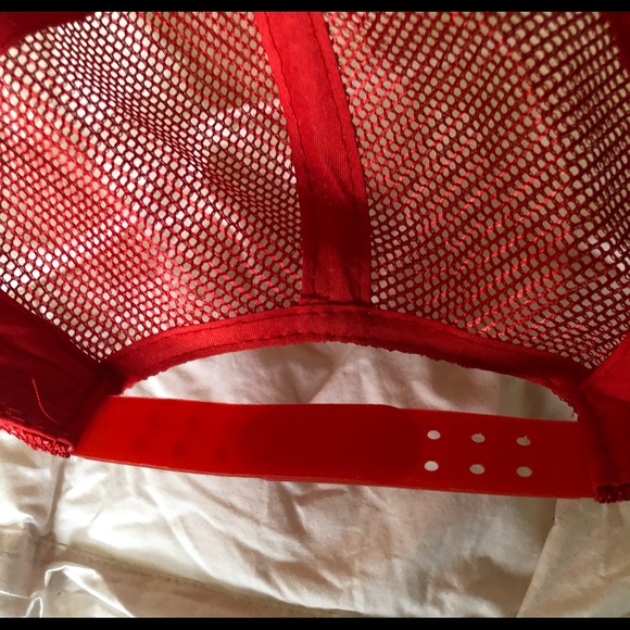 Red trucker baseball cap adjustable snap - Picture 6 of 6